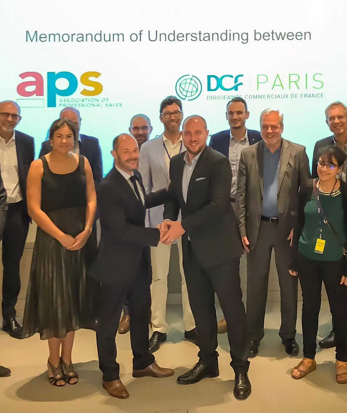 Signature d'un accord entre l'Association of Professional Sales (UK) et les DCF Paris